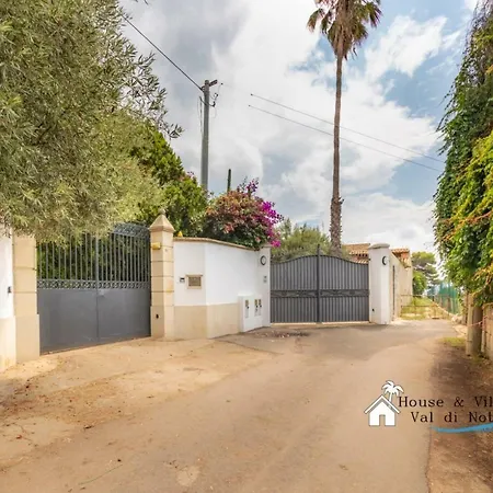 Falaride Garden Villa *